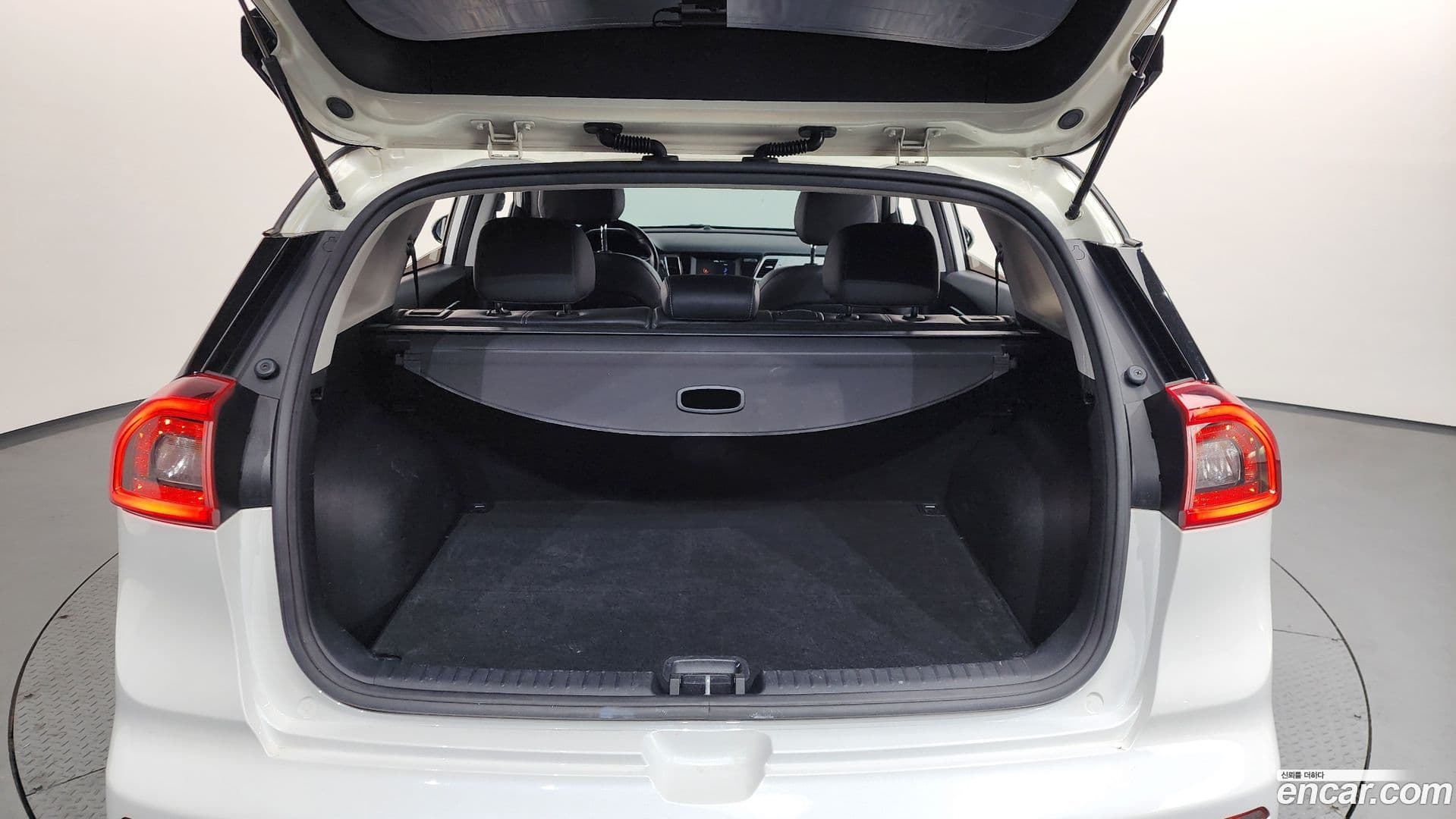 Main__Slider__Photo:Niro Kia 2019.0-19