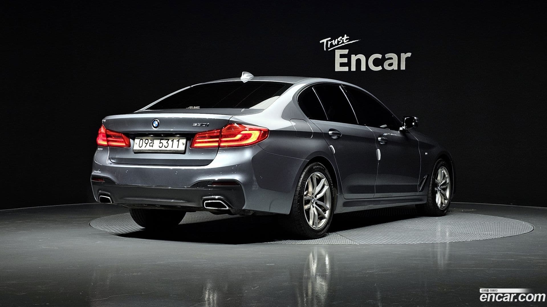 Main__Slider__Photo:5-Series BMW 2017.9-1