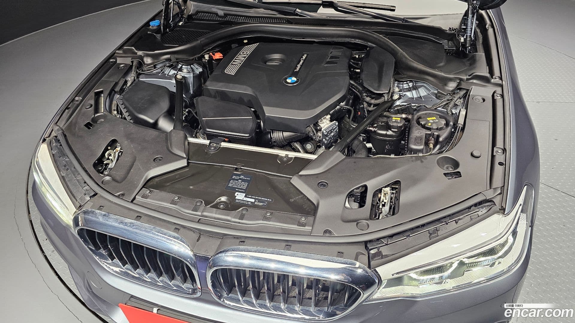 Main__Slider__Photo:5-Series BMW 2017.9-5