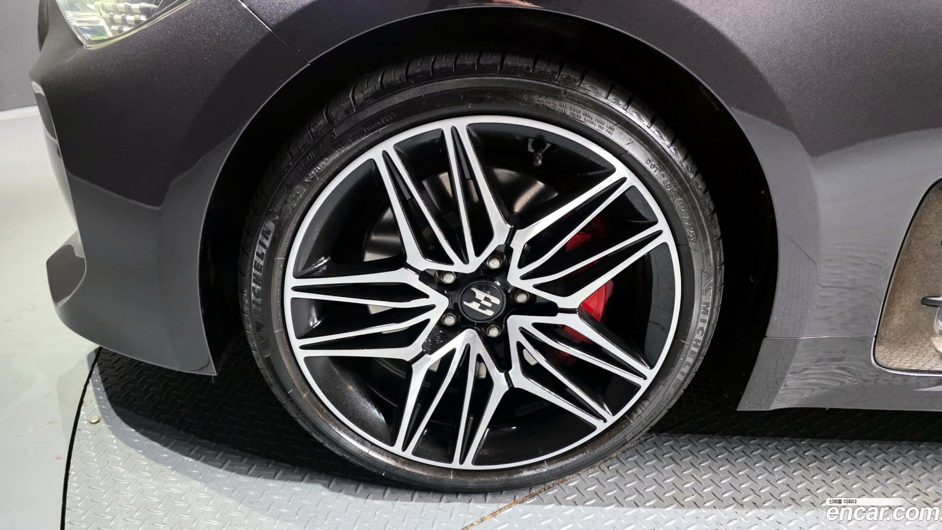 Main__Slider__Photo:Stinger Kia 2021.1-4