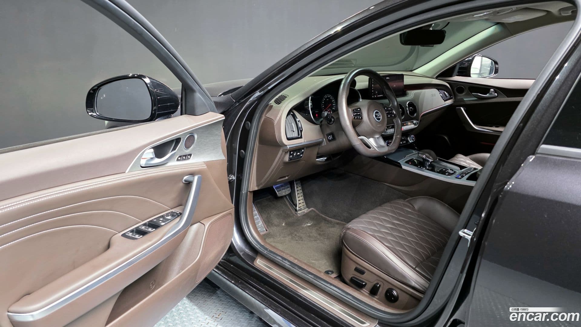 Main__Slider__Photo:Stinger Kia 2021.1-9