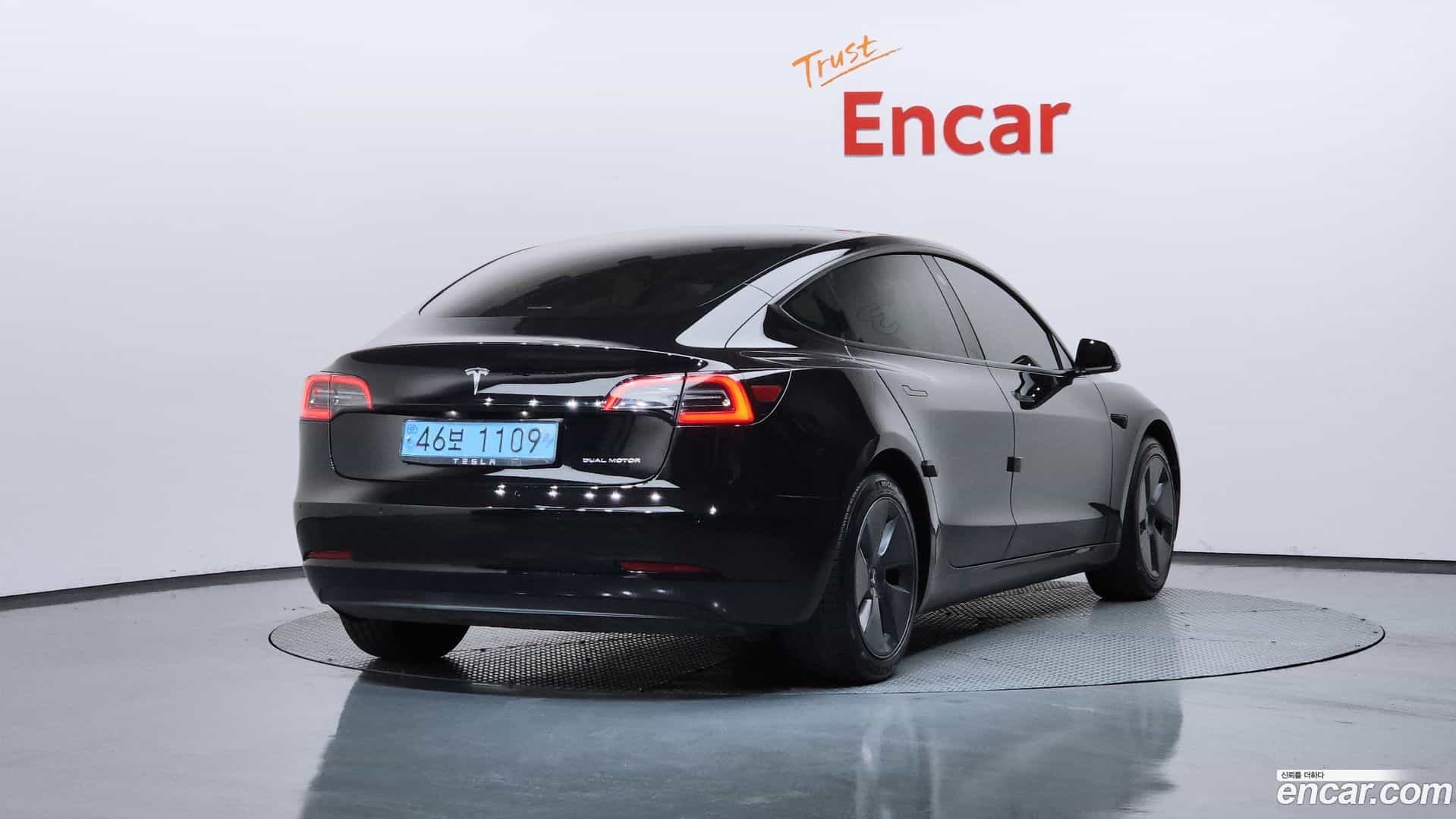 Model 3 Tesla 2022.8-OUTER-002