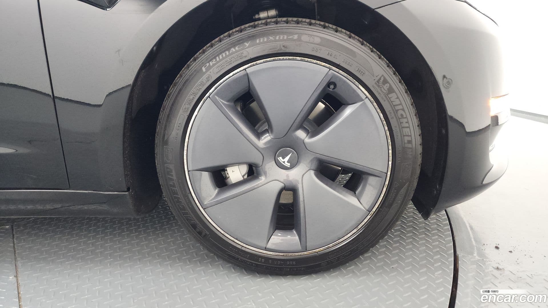 Main__Slider__Photo:Model 3 Tesla 2022.8-4