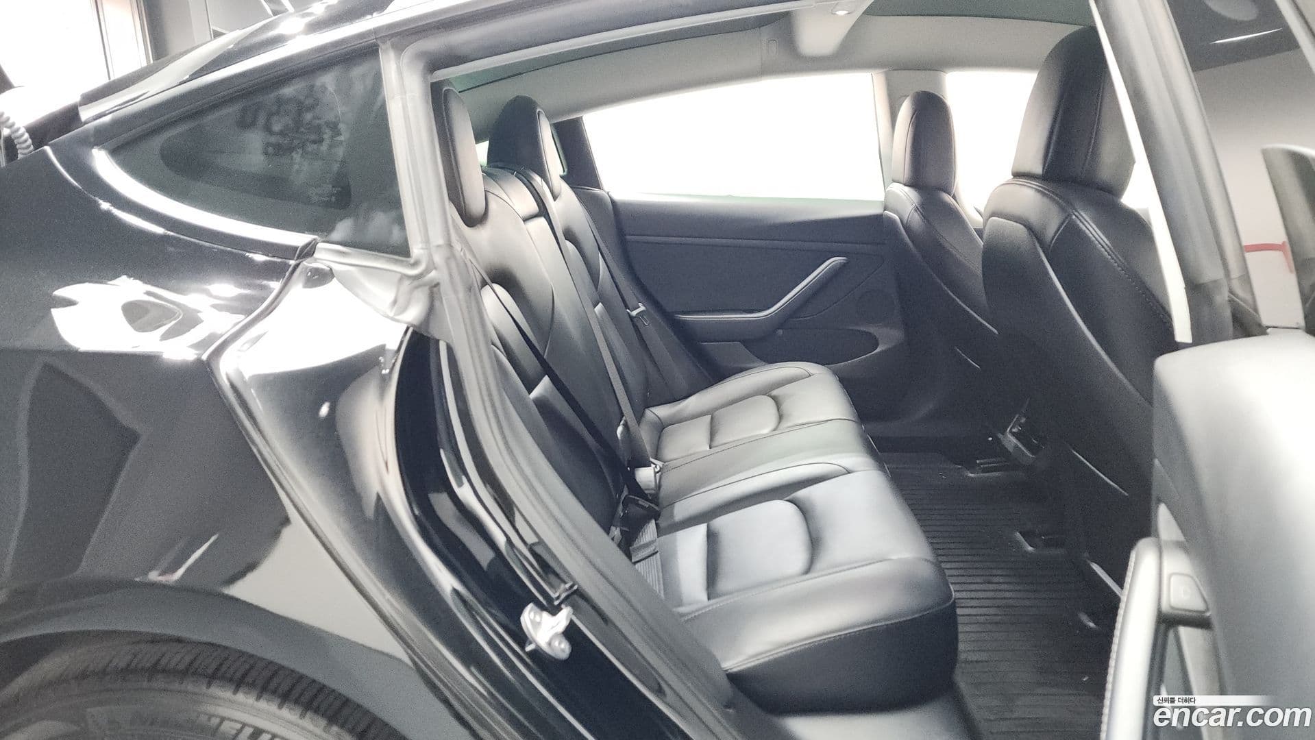 Main__Slider__Photo:Model 3 Tesla 2022.8-11