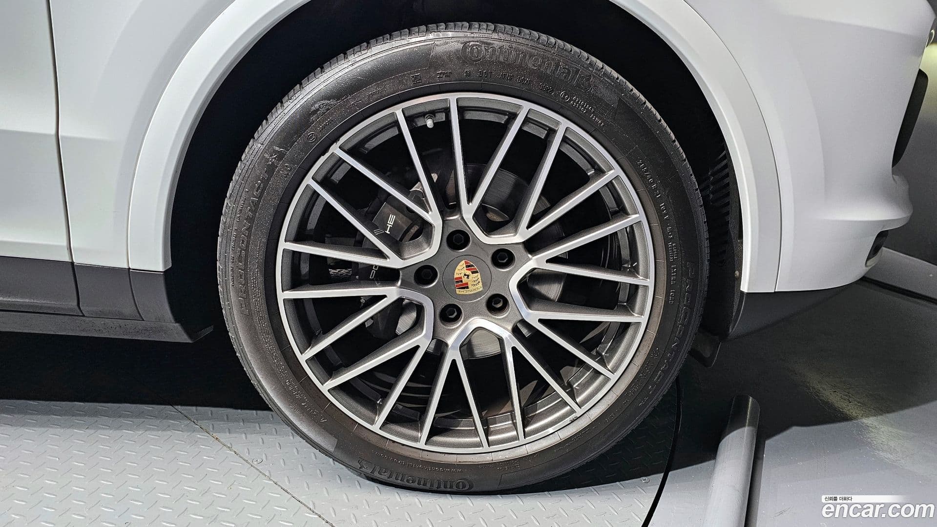 Main__Slider__Photo:Cayenne Porsche 2023.2-4