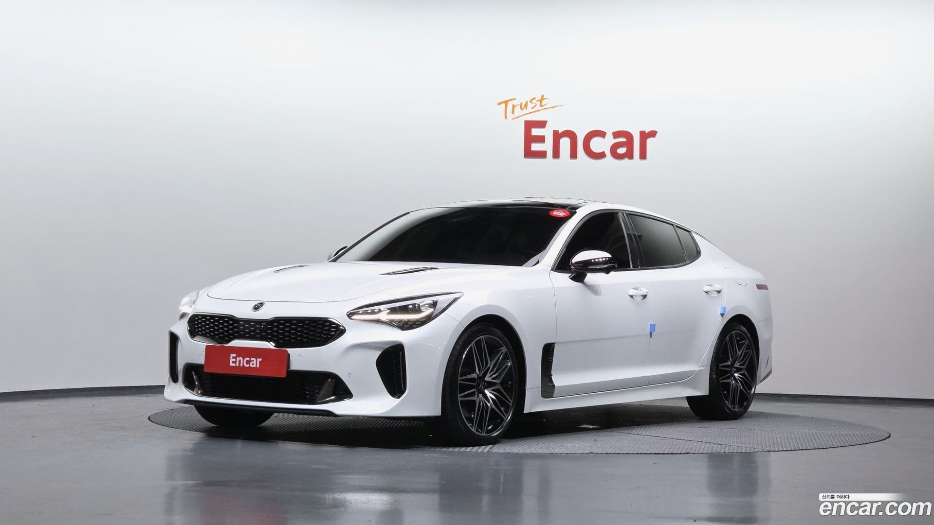 Main__Slider__Photo:Stinger Kia 2021.5-0