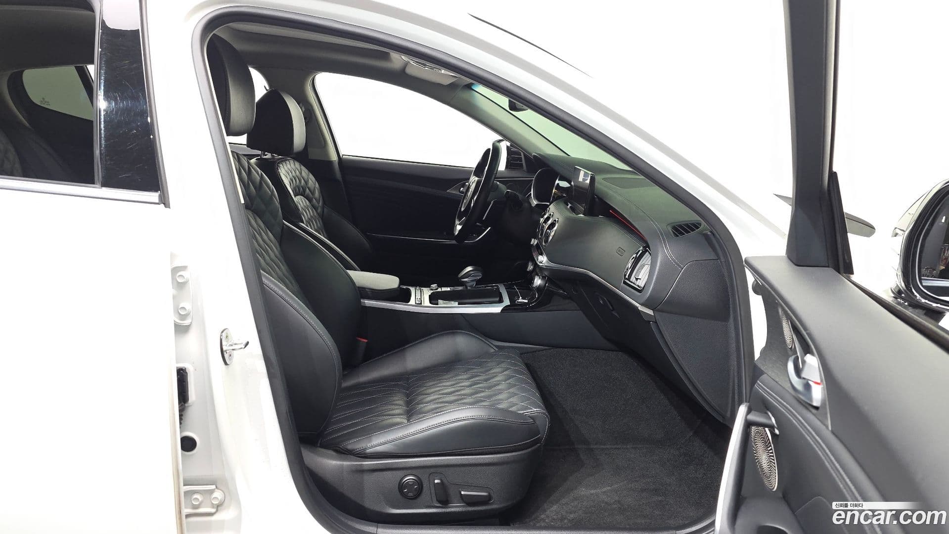 Main__Slider__Photo:Stinger Kia 2021.5-10