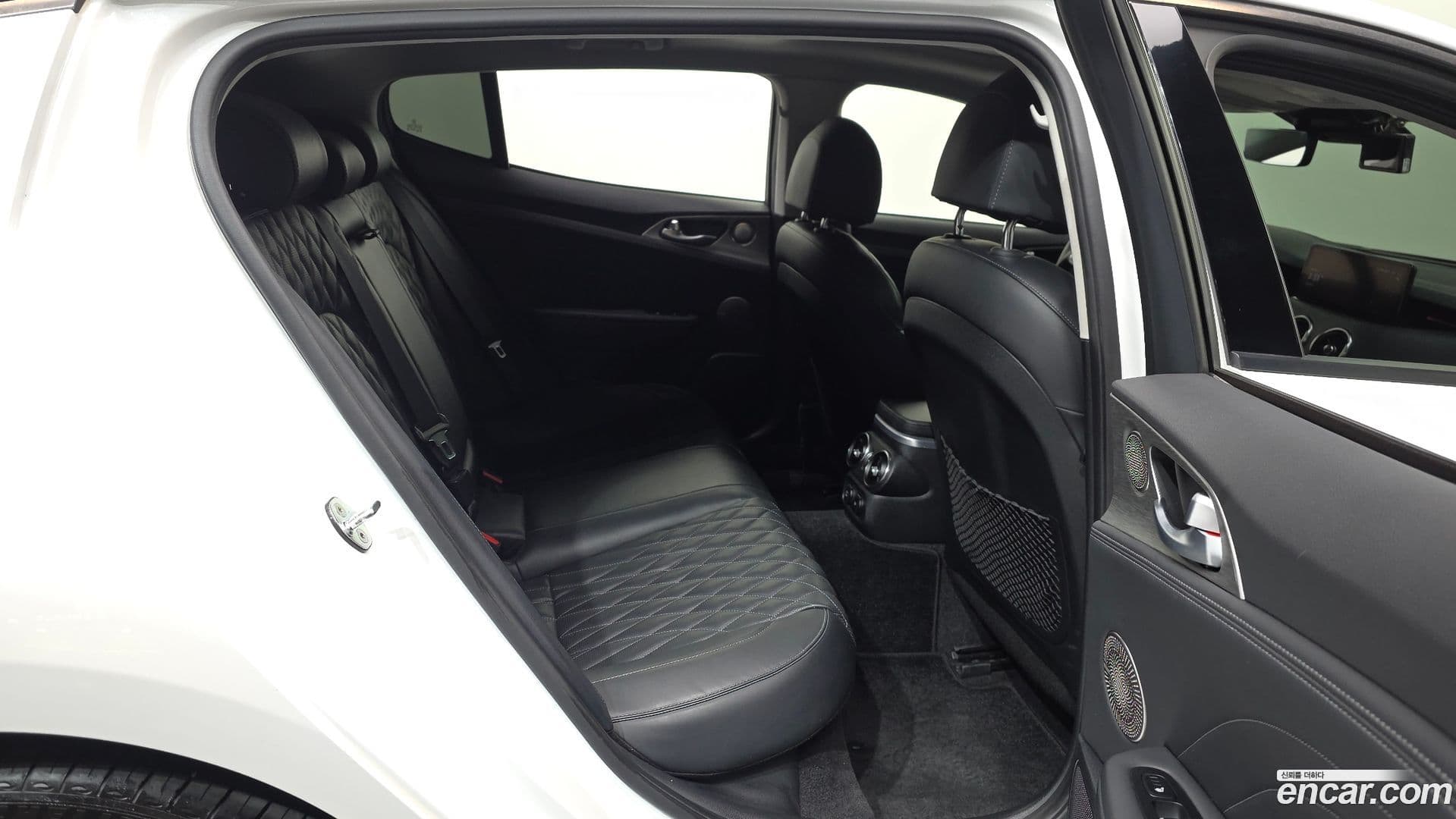 Main__Slider__Photo:Stinger Kia 2021.5-11