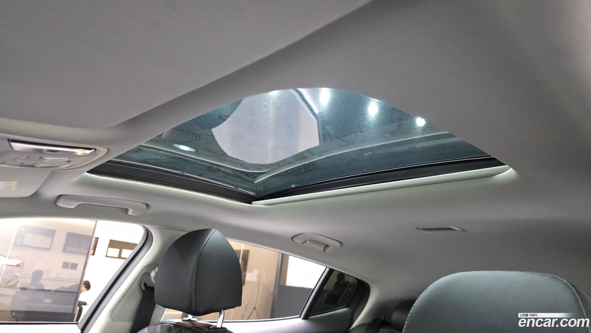 Main__Slider__Photo:Stinger Kia 2021.5-18