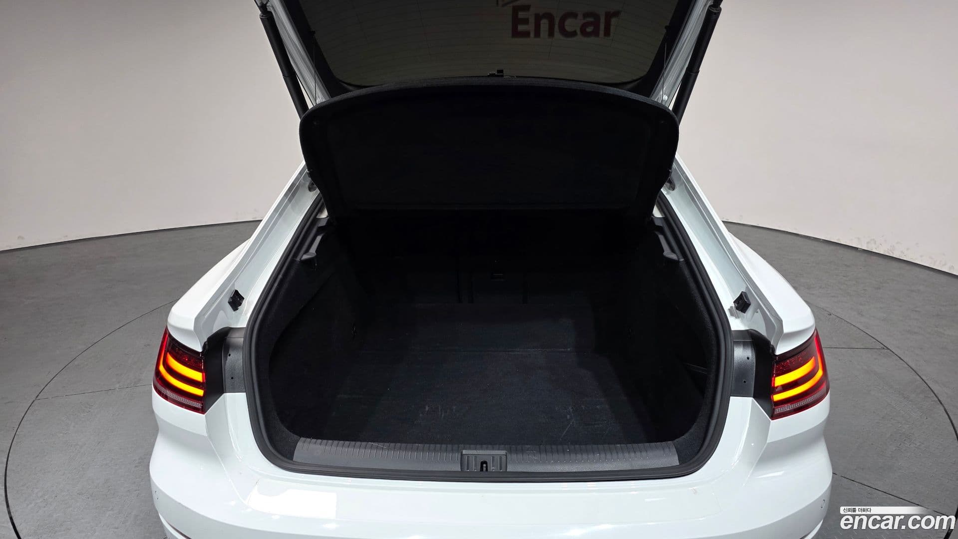 Main__Slider__Photo:Arteon Volkswagen 2019.4-19