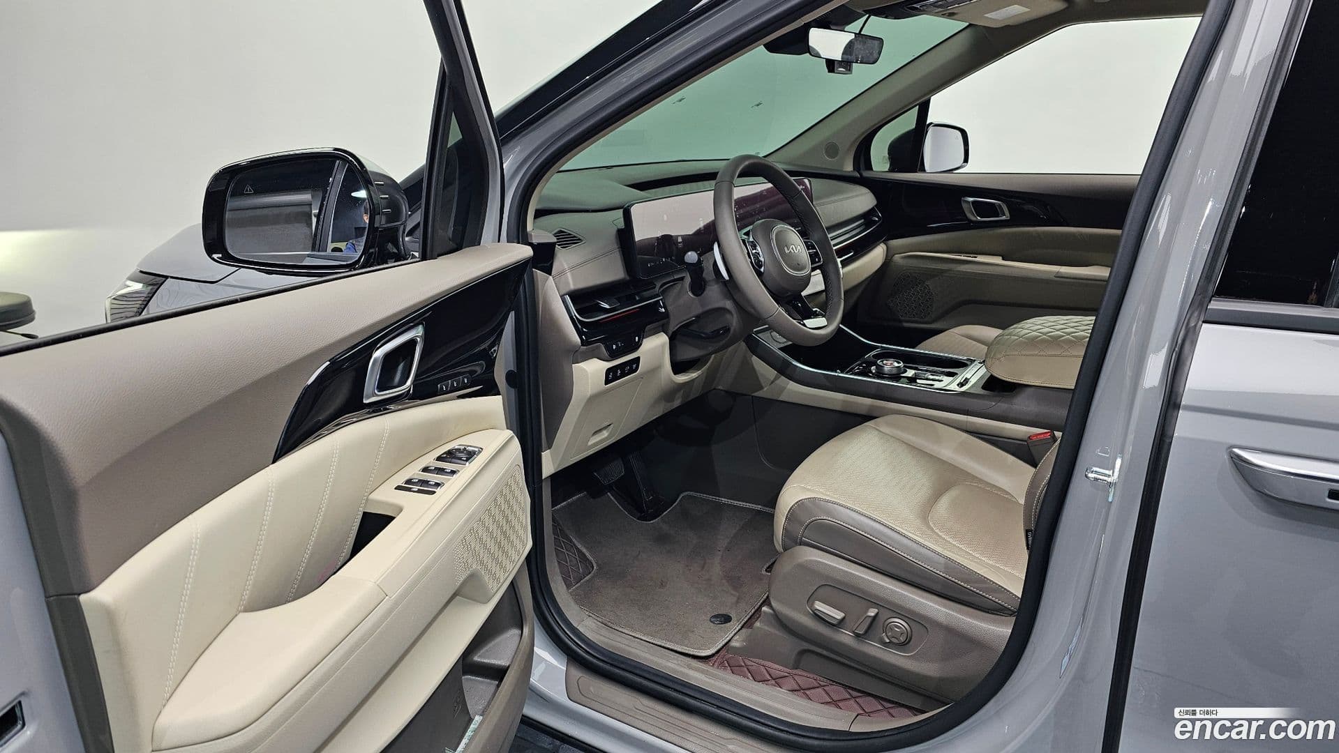 Main__Slider__Photo:Canival Kia 2024.6-9