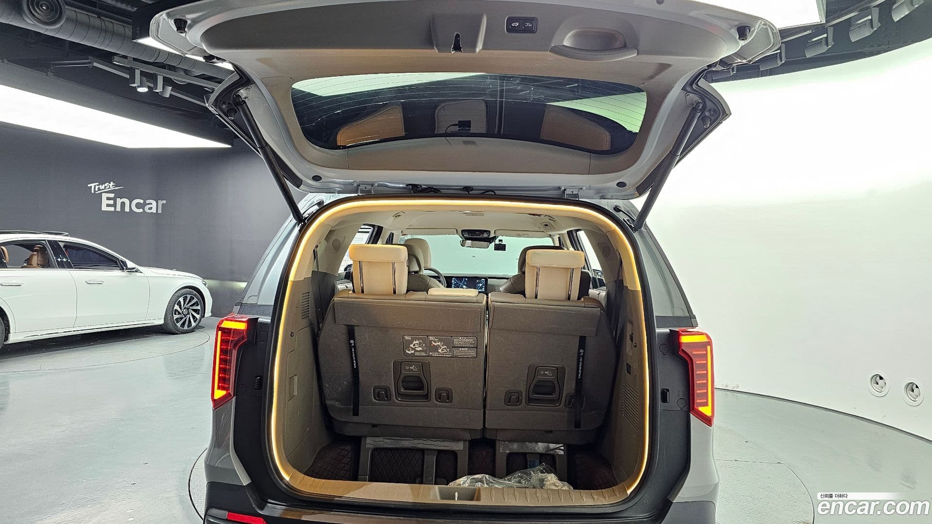 Main__Slider__Photo:Canival Kia 2024.6-19