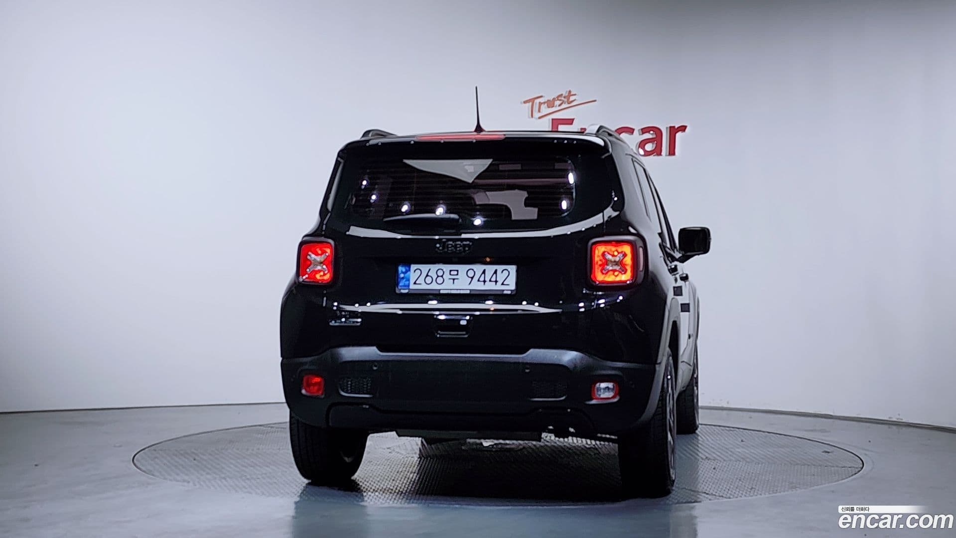 Main__Slider__Photo:Renegade Jeep 2018.11-3