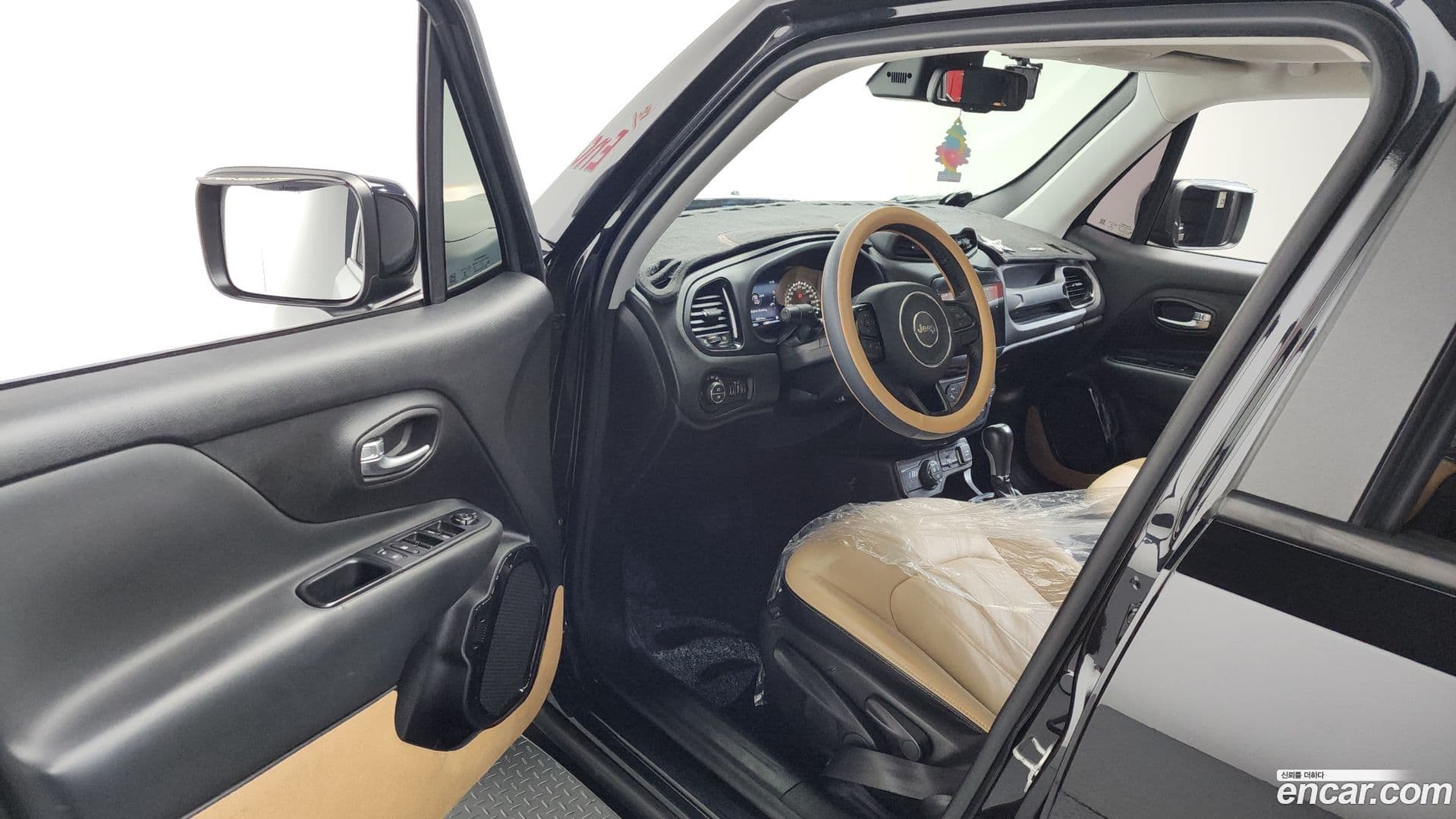 Main__Slider__Photo:Renegade Jeep 2018.11-9