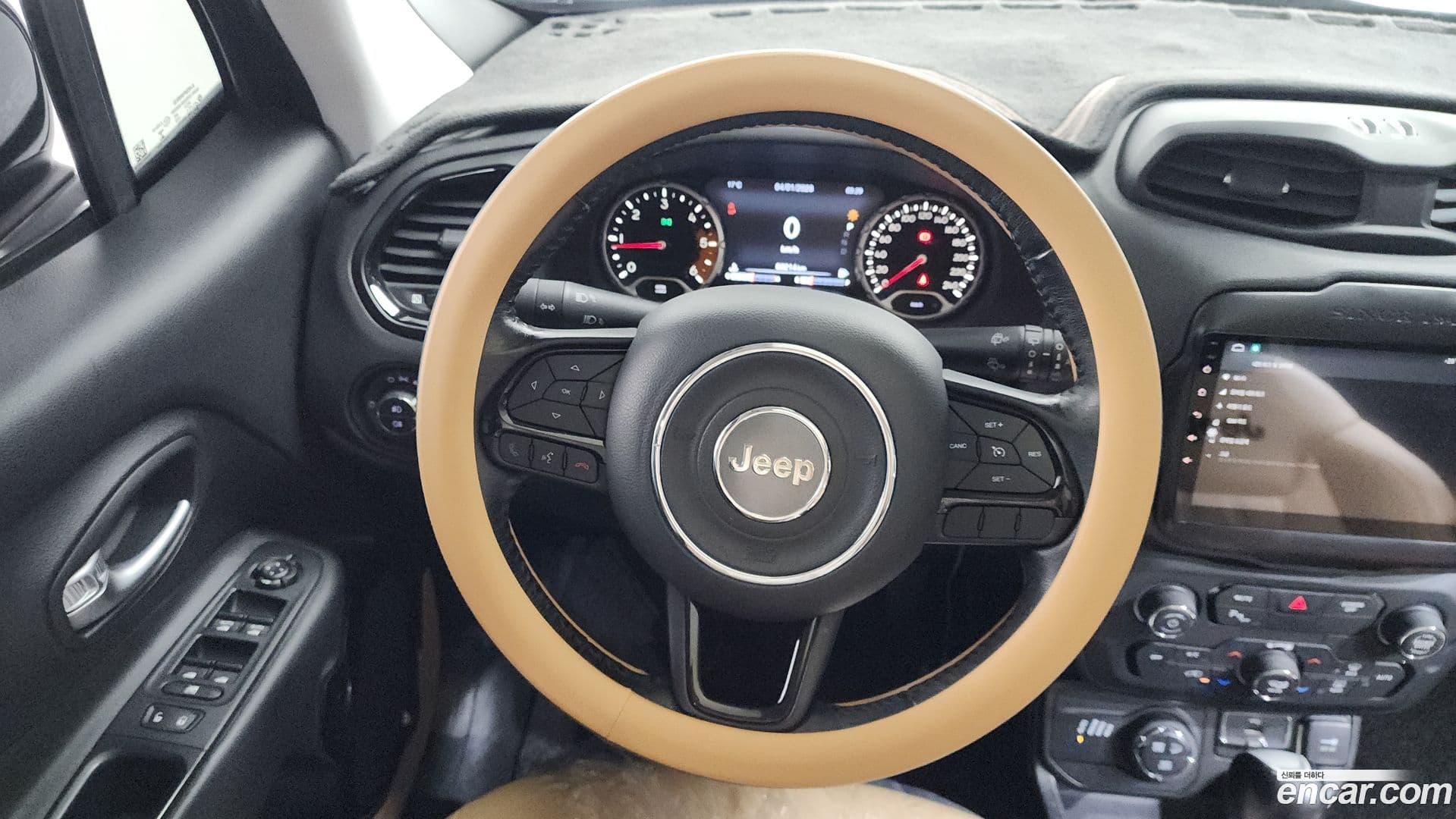 Main__Slider__Photo:Renegade Jeep 2018.11-12