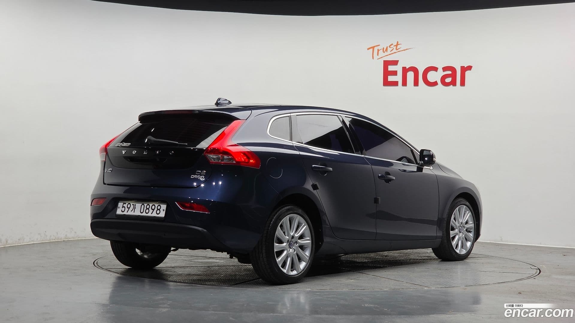 Main__Slider__Photo:V40 Volvo 2015.7-1