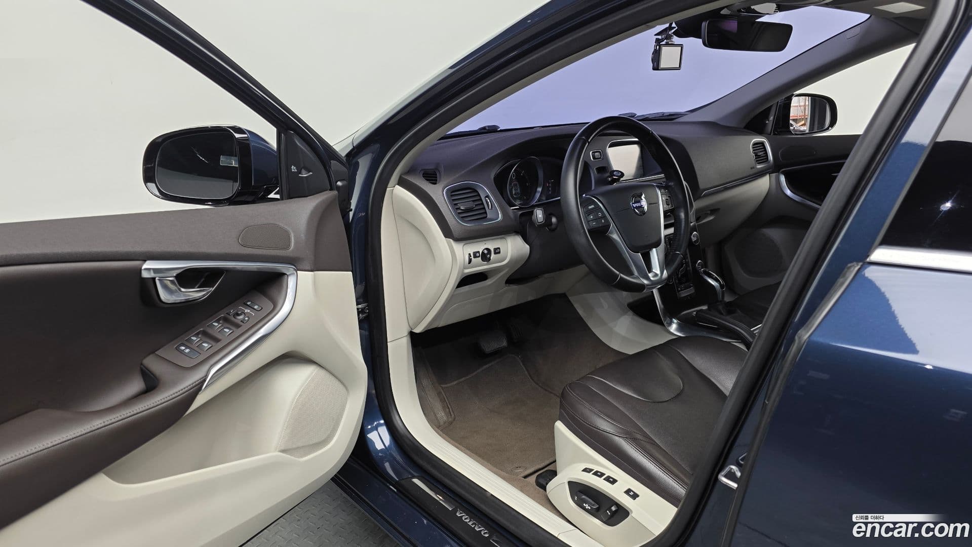 Main__Slider__Photo:V40 Volvo 2015.7-9