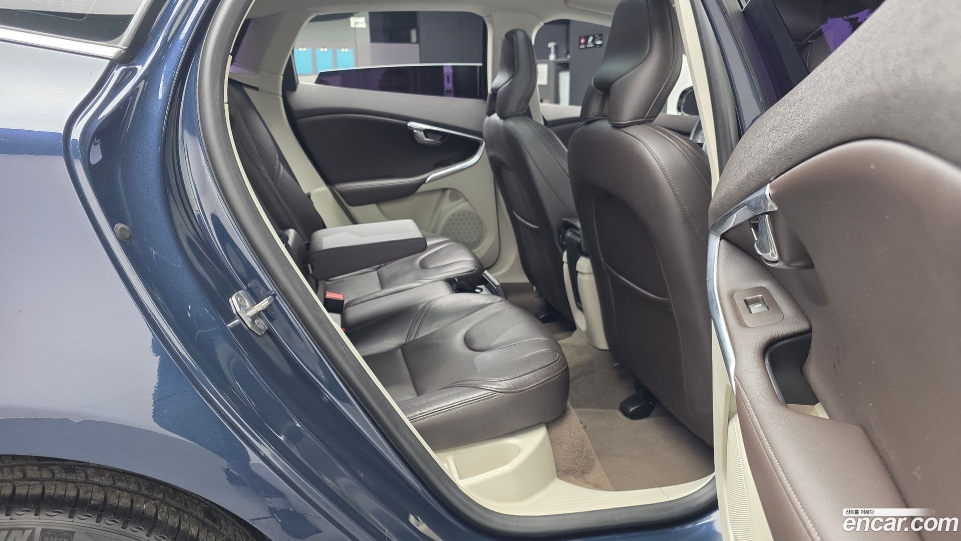 Main__Slider__Photo:V40 Volvo 2015.7-11