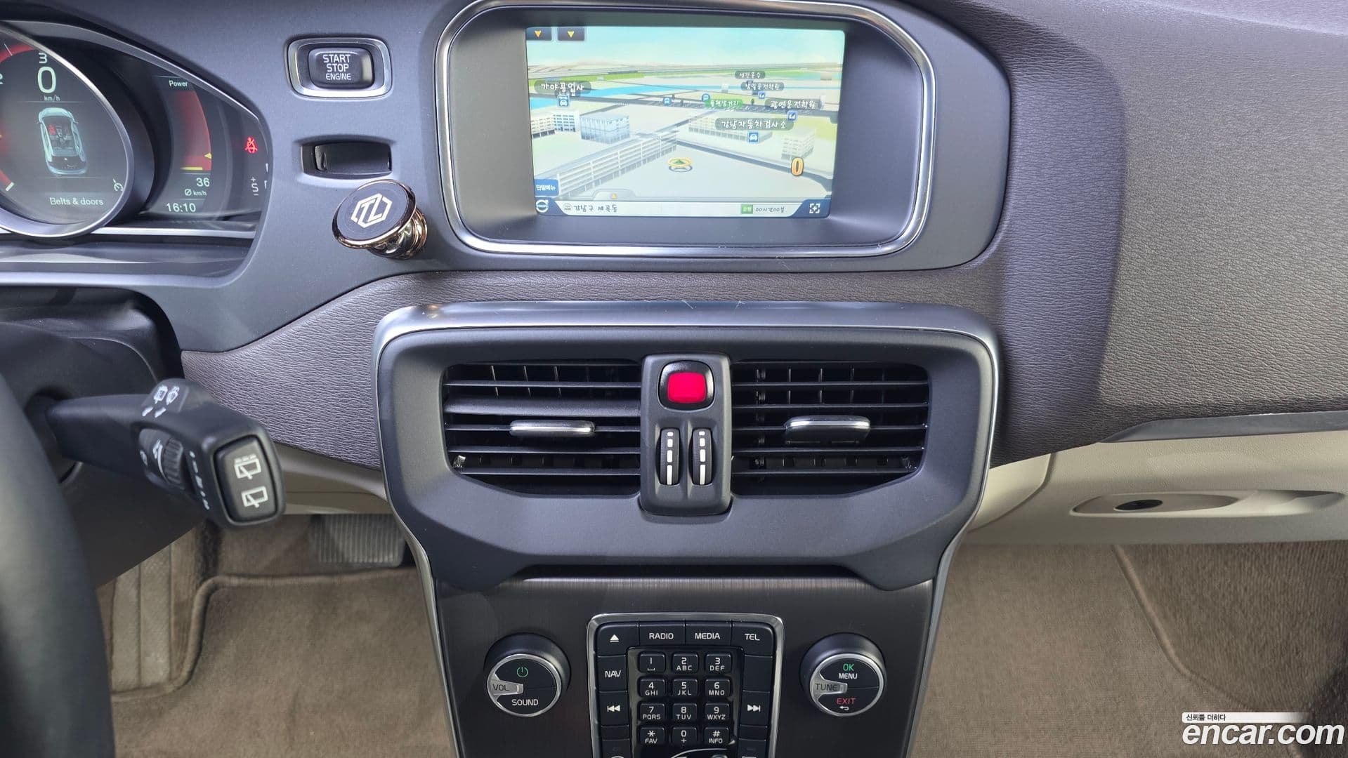 Main__Slider__Photo:V40 Volvo 2015.7-13