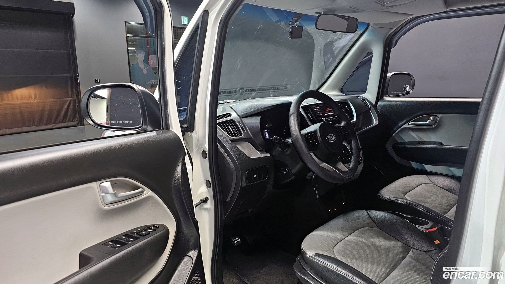 Main__Slider__Photo:RAY Kia 2021.1-10