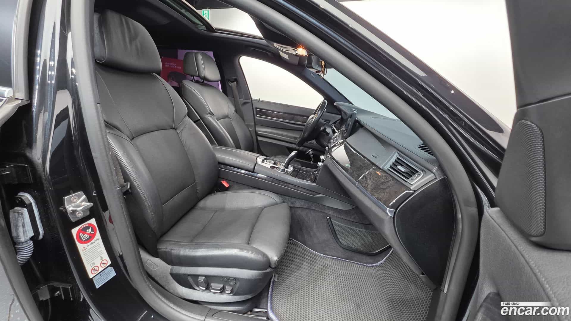 7-Series BMW 2011.1-INNER-010