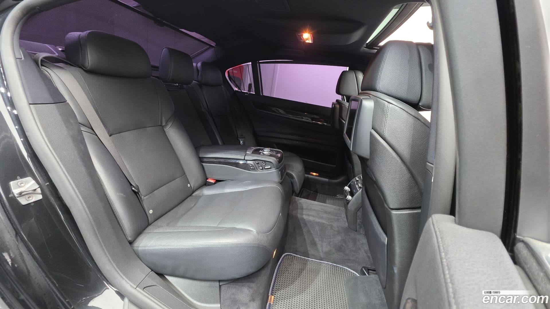 Main__Slider__Photo:7-Series BMW 2011.1-19