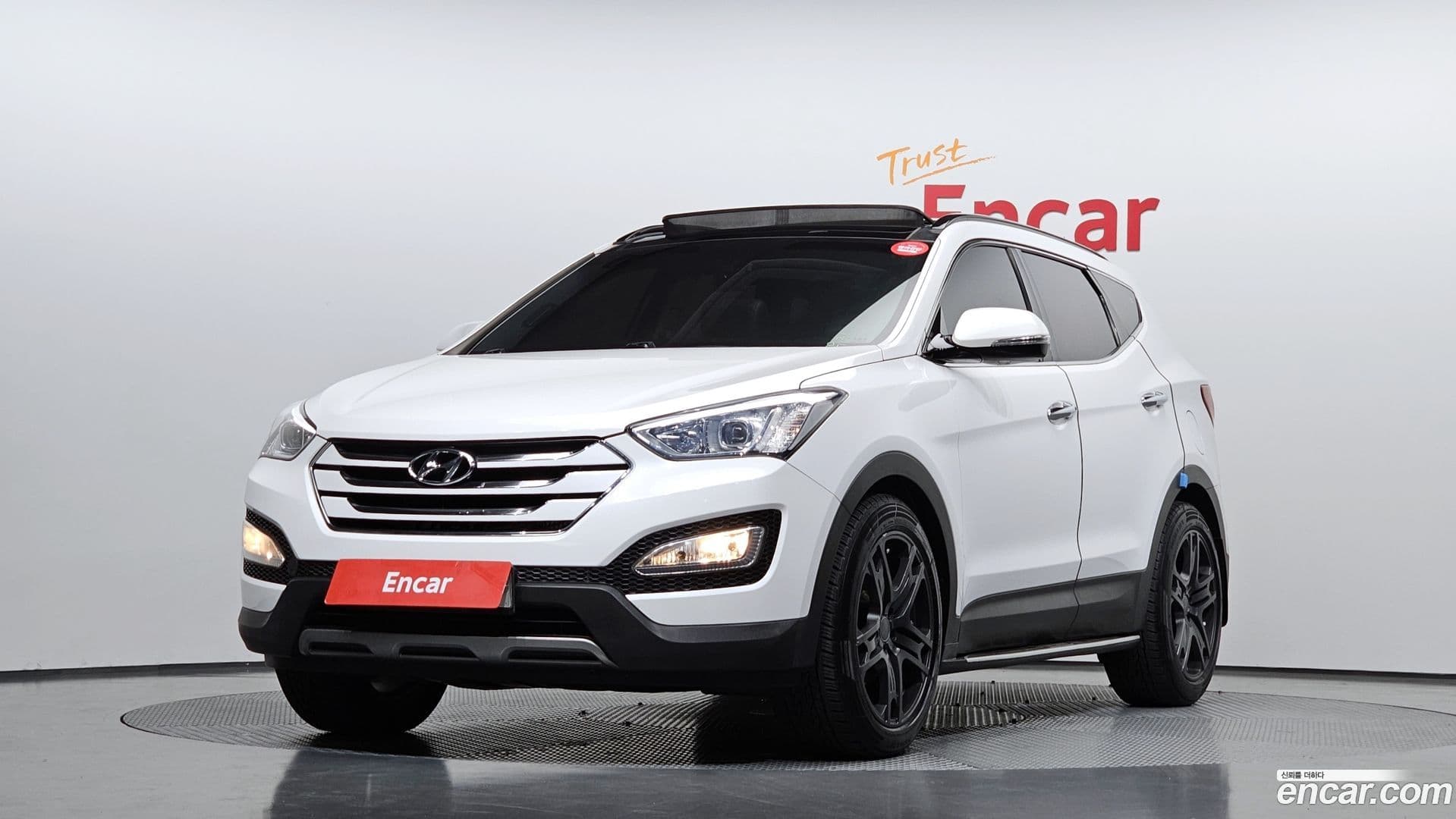 Main__Slider__Photo:Santafe Hyundai 2014.5-0