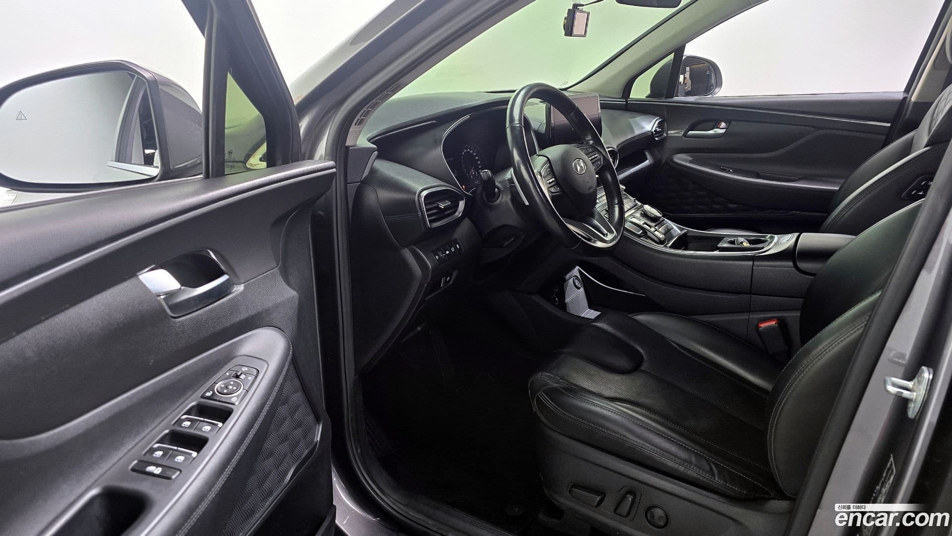 Main__Slider__Photo:Santafe Hyundai 2021.4-9