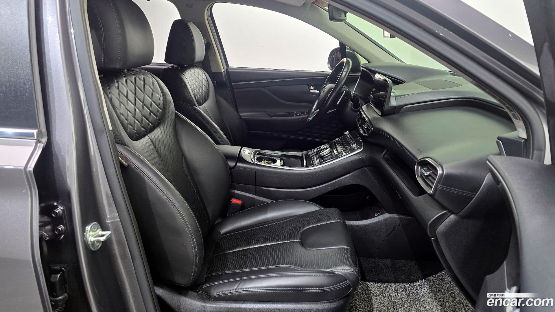 Main__Slider__Photo:Santafe Hyundai 2021.4-11