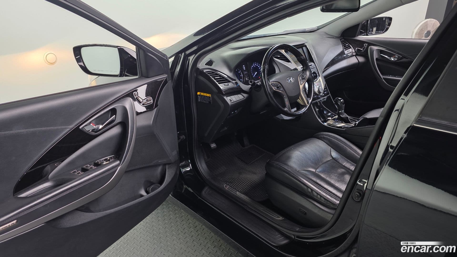 Main__Slider__Photo:Grandeur Hyundai 2012.8-10