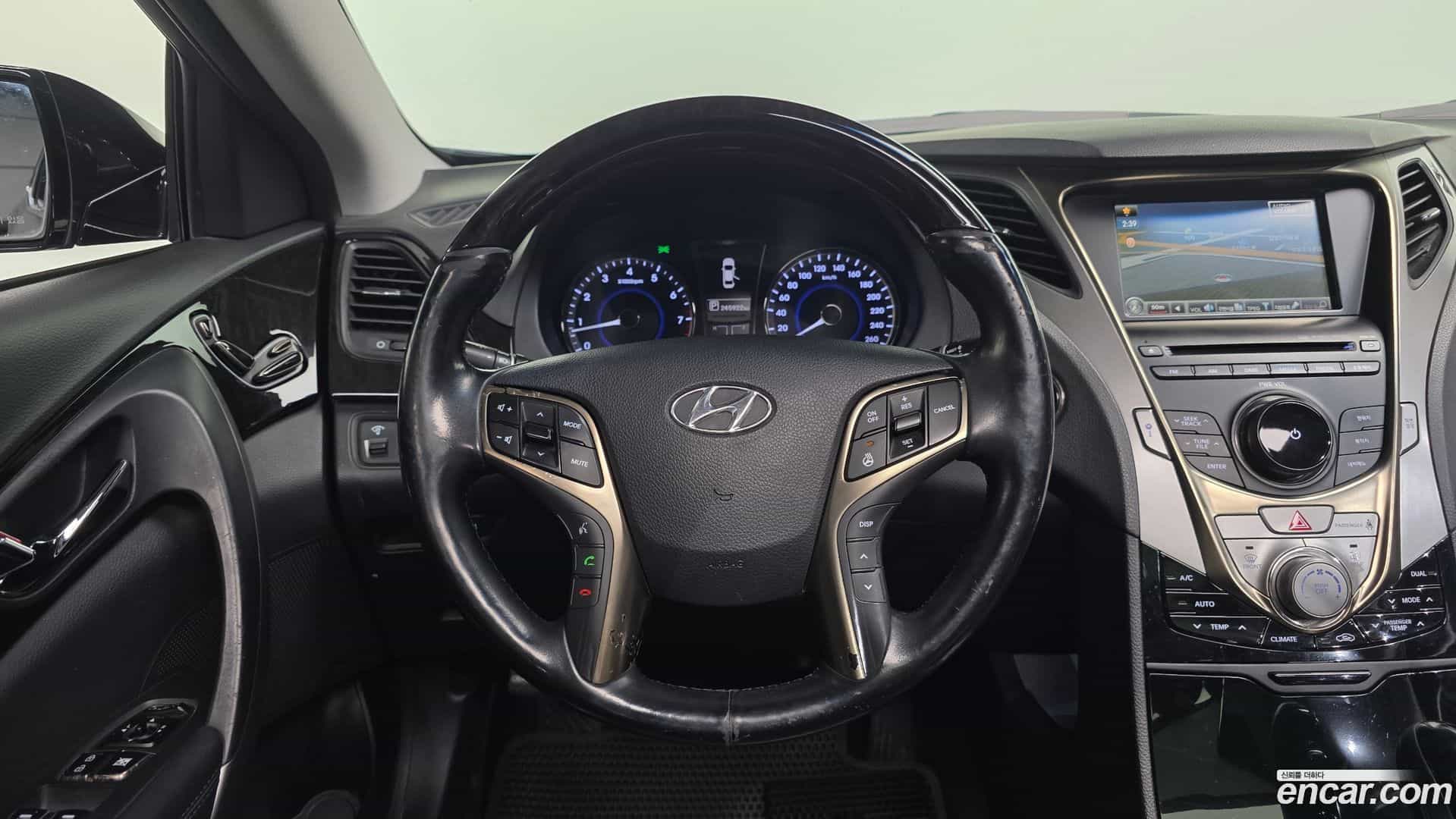 Grandeur Hyundai 2012.8-OPTION-017