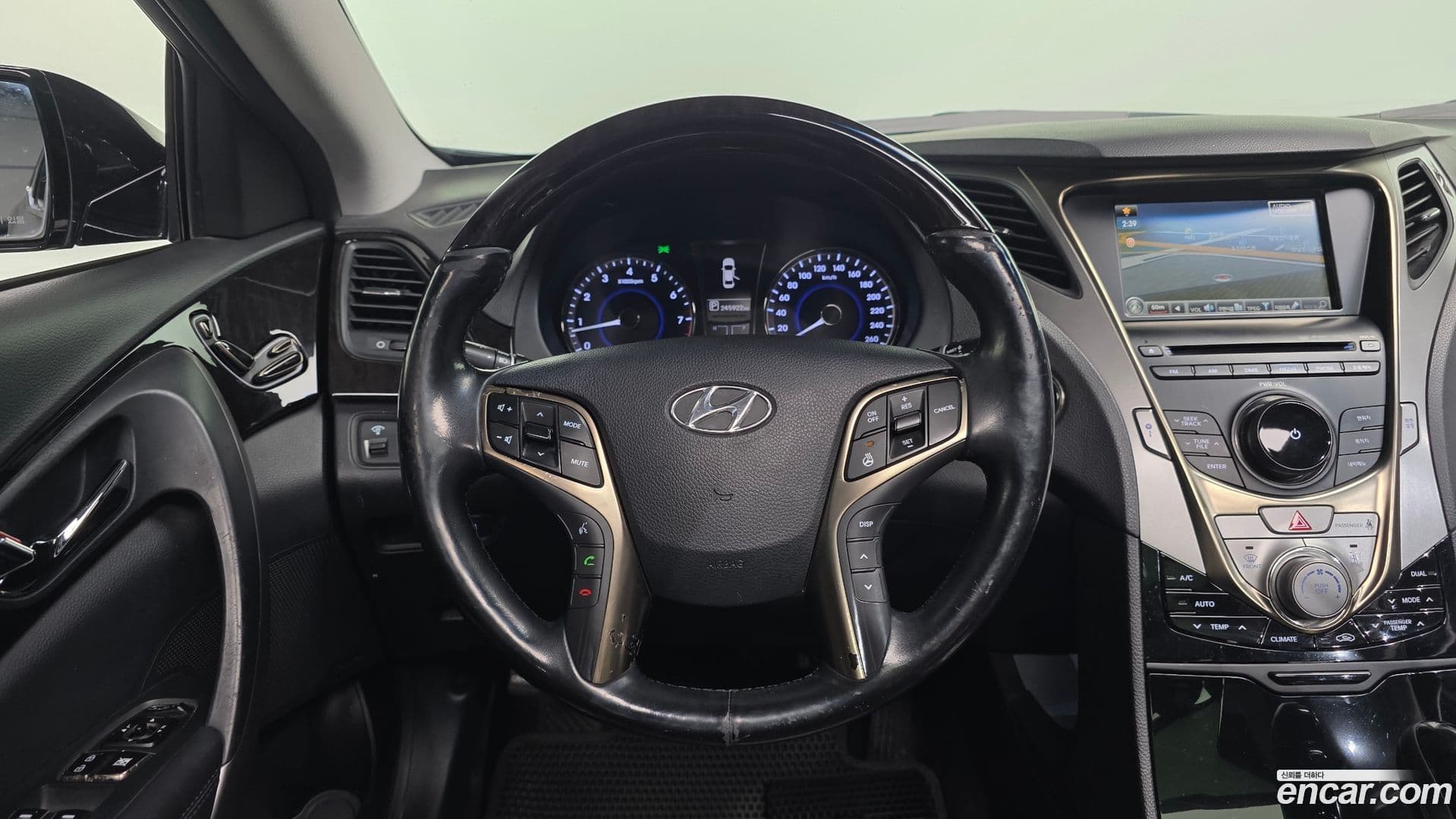 Main__Slider__Photo:Grandeur Hyundai 2012.8-12
