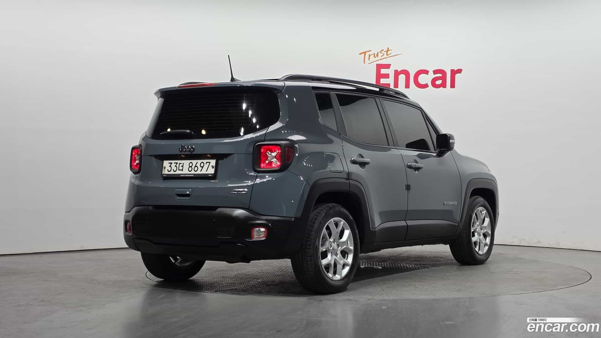 Renegade Jeep 2018.10-OUTER-002