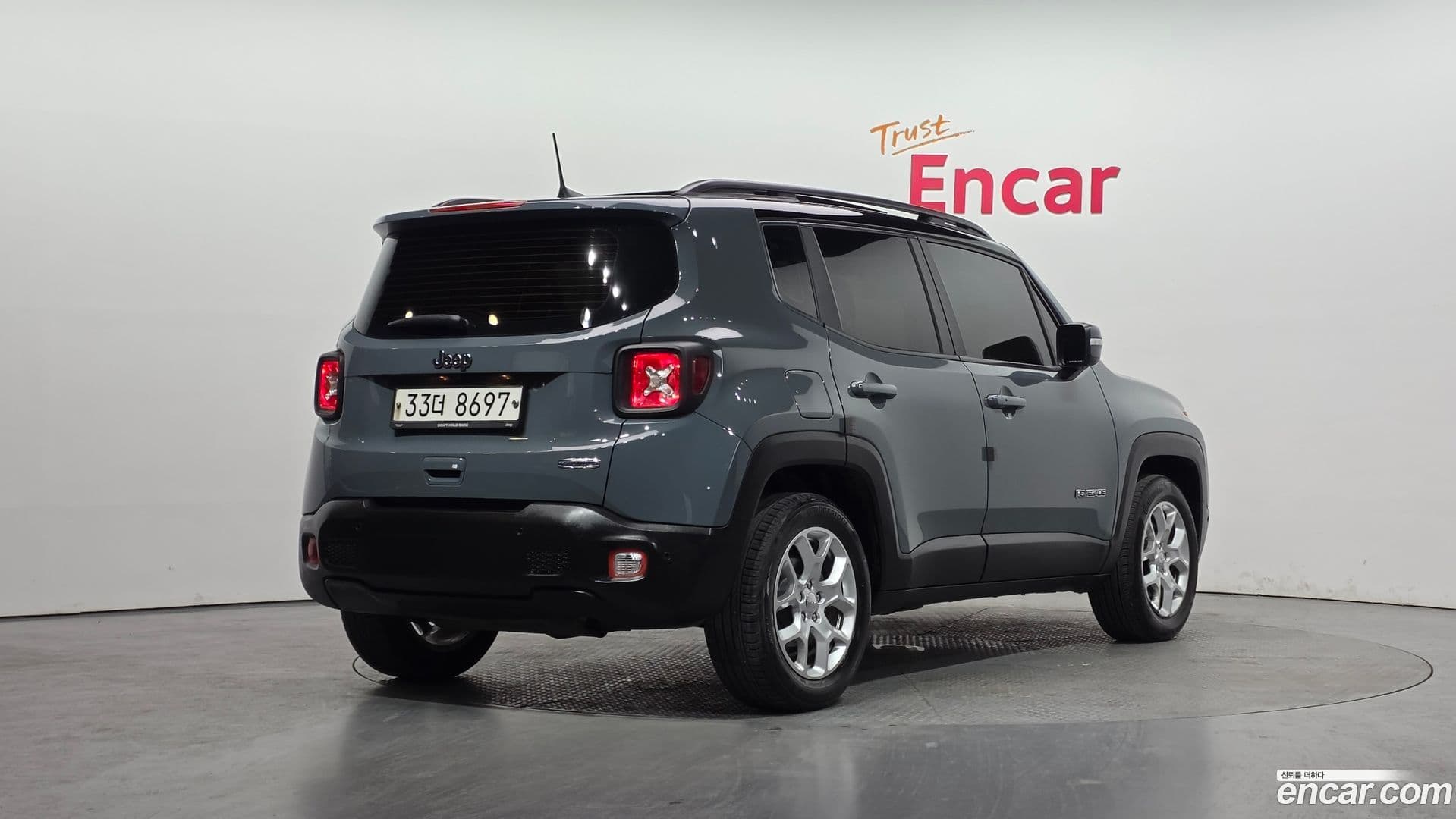 Main__Slider__Photo:Renegade Jeep 2018.10-1