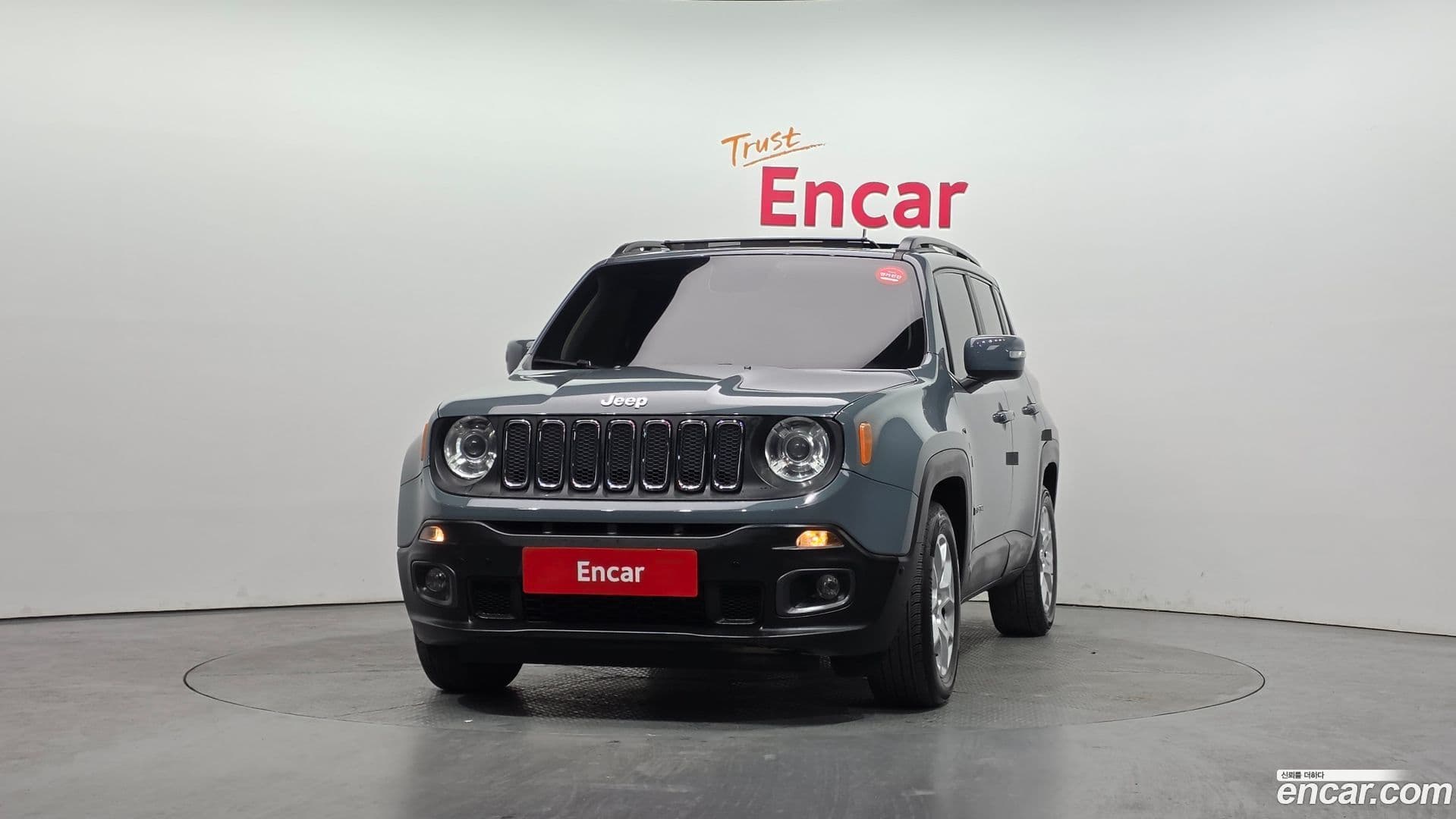 Main__Slider__Photo:Renegade Jeep 2018.10-2