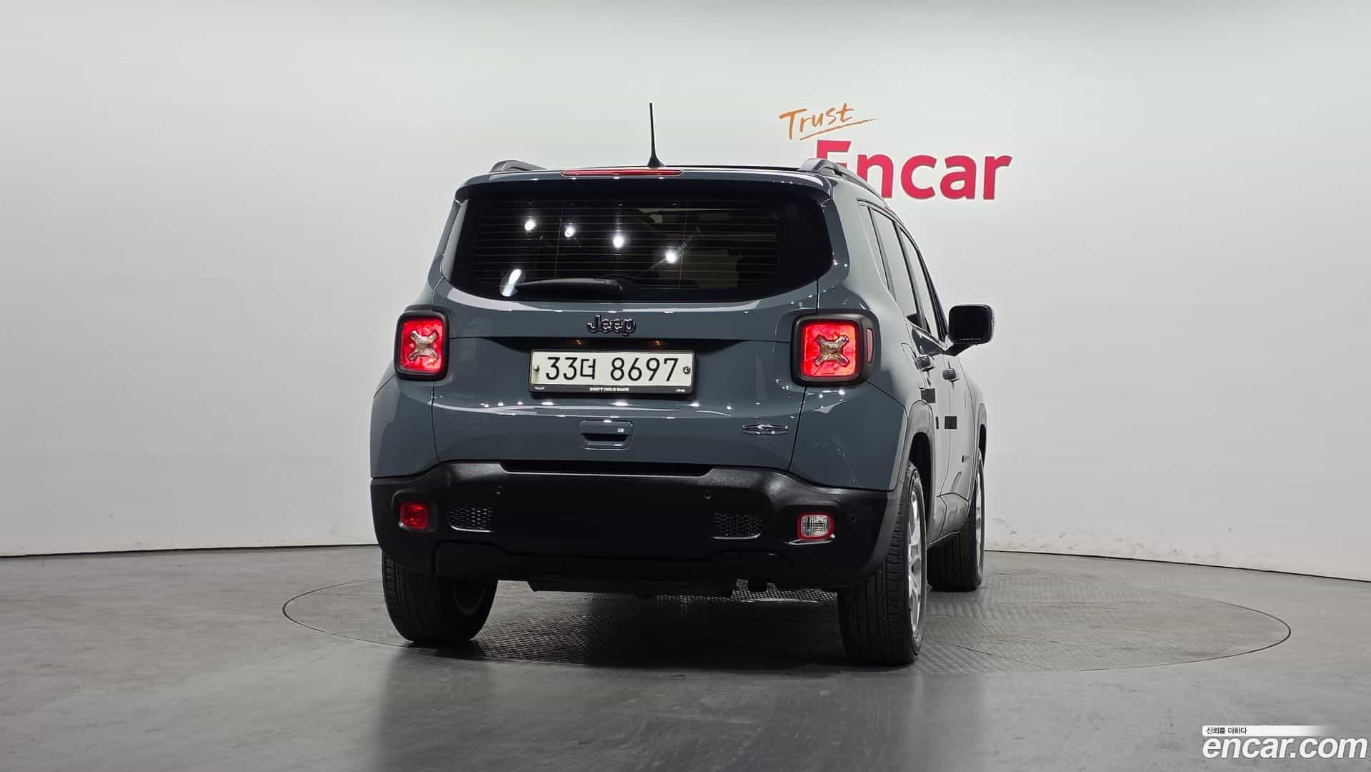 Renegade Jeep 2018.10-OUTER-004