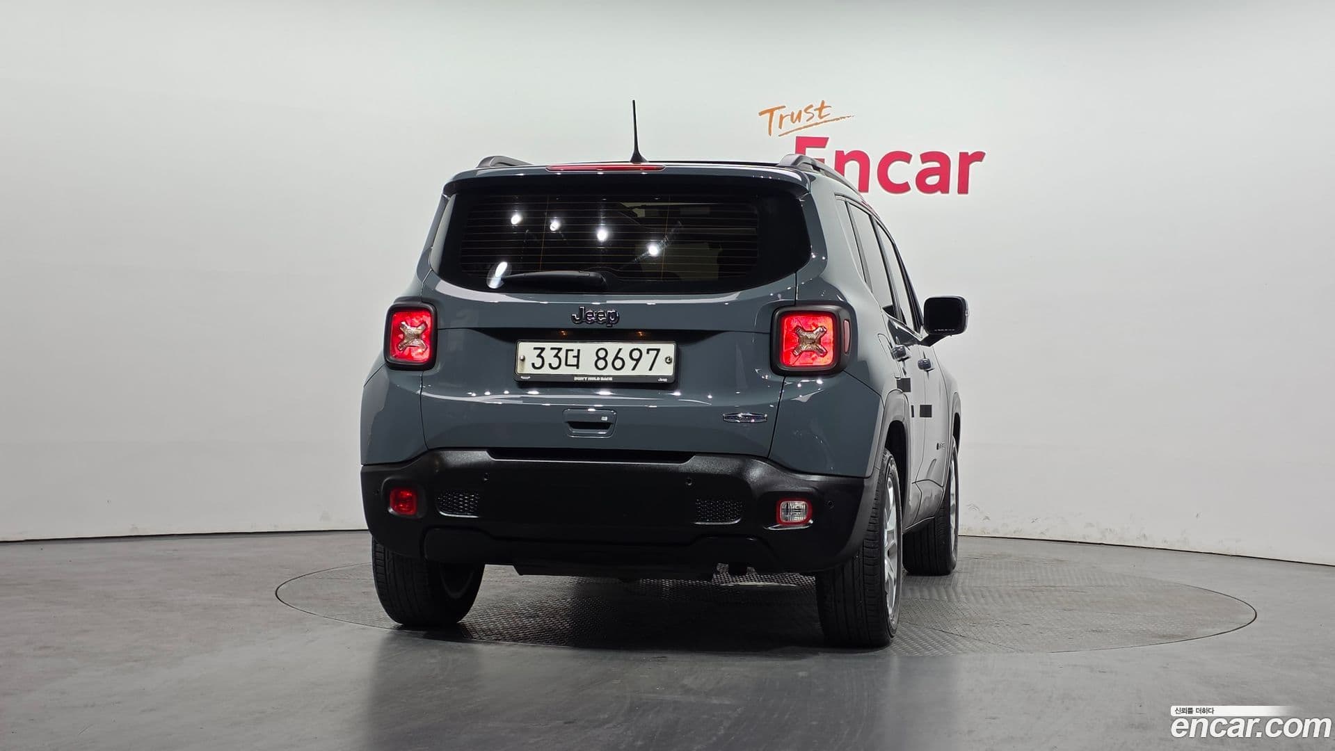 Main__Slider__Photo:Renegade Jeep 2018.10-3