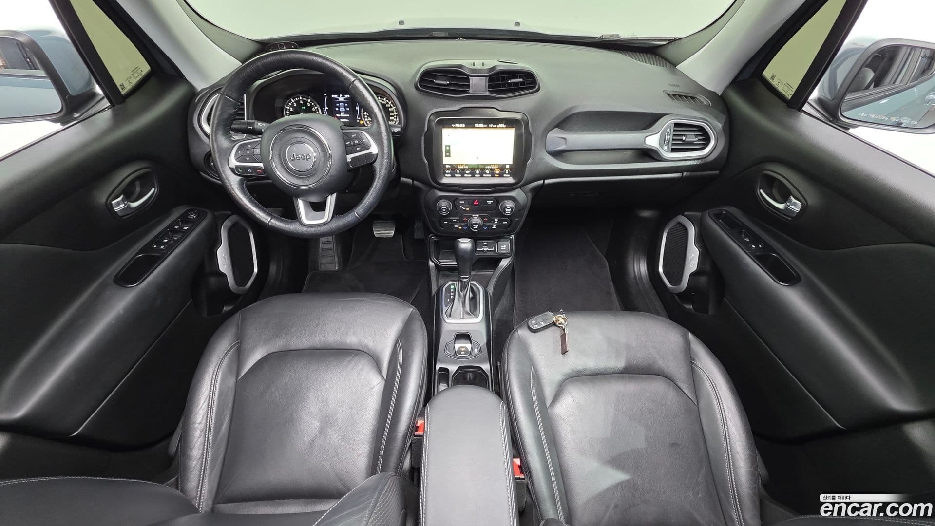 Main__Slider__Photo:Renegade Jeep 2018.10-6