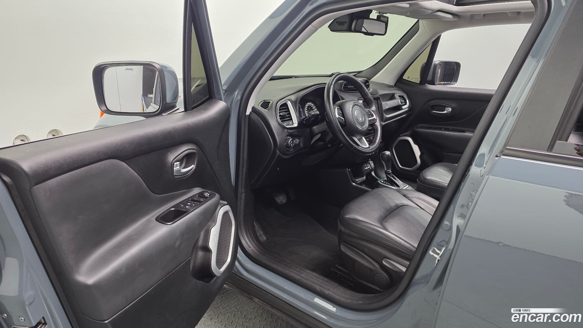 Main__Slider__Photo:Renegade Jeep 2018.10-9