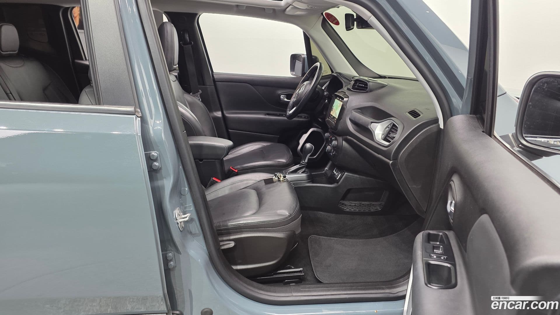 Main__Slider__Photo:Renegade Jeep 2018.10-10