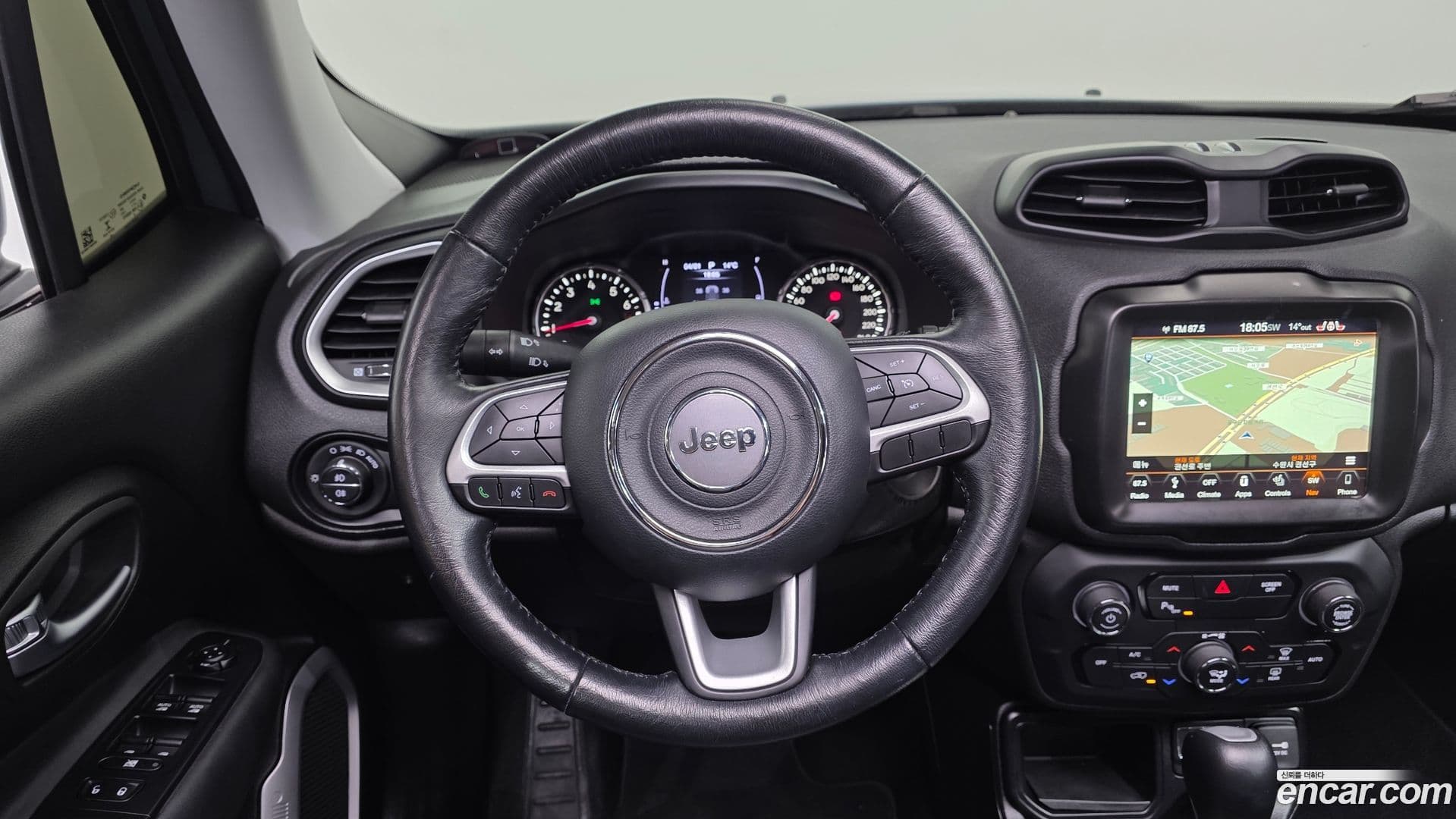 Main__Slider__Photo:Renegade Jeep 2018.10-12