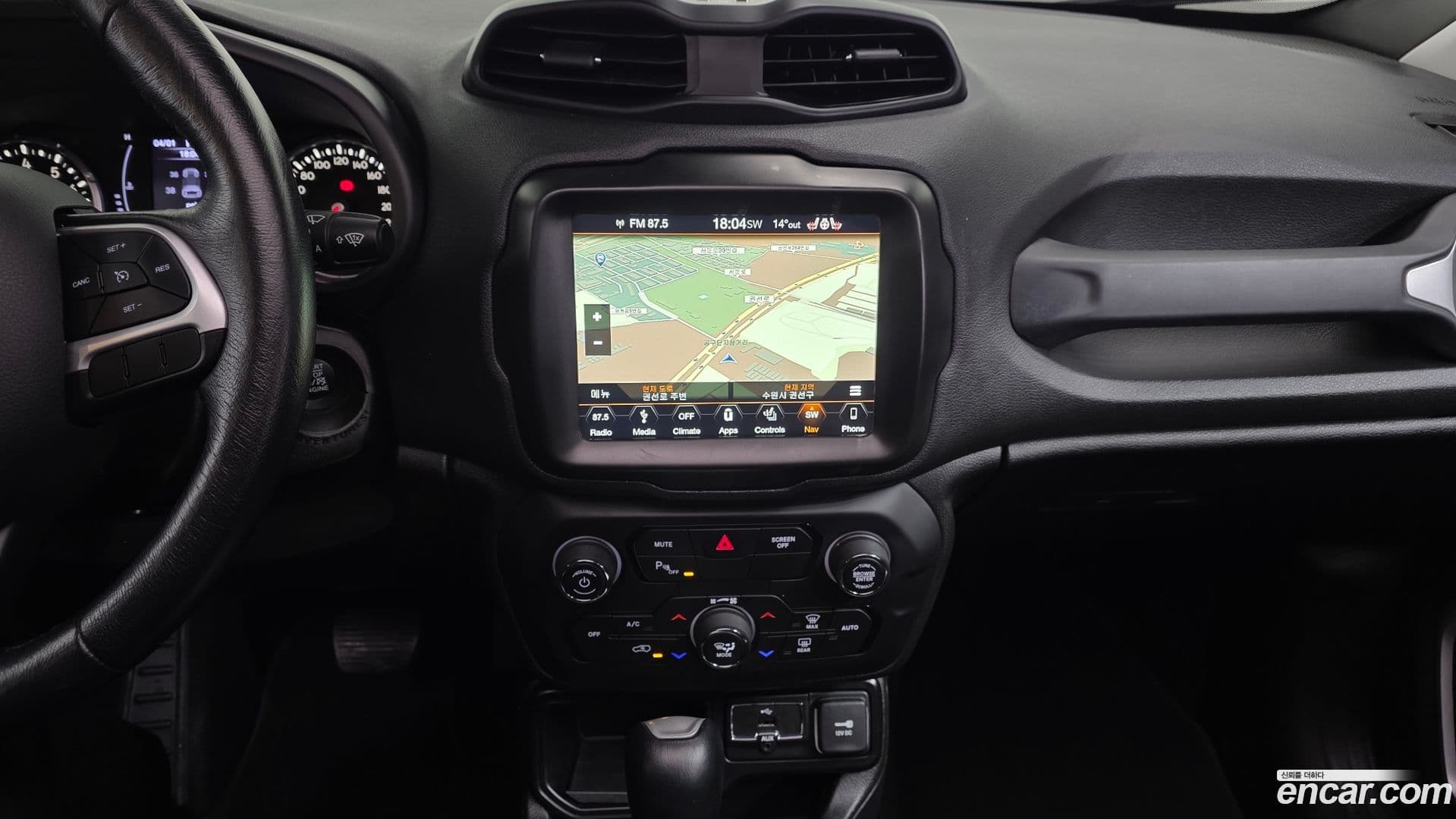 Main__Slider__Photo:Renegade Jeep 2018.10-13