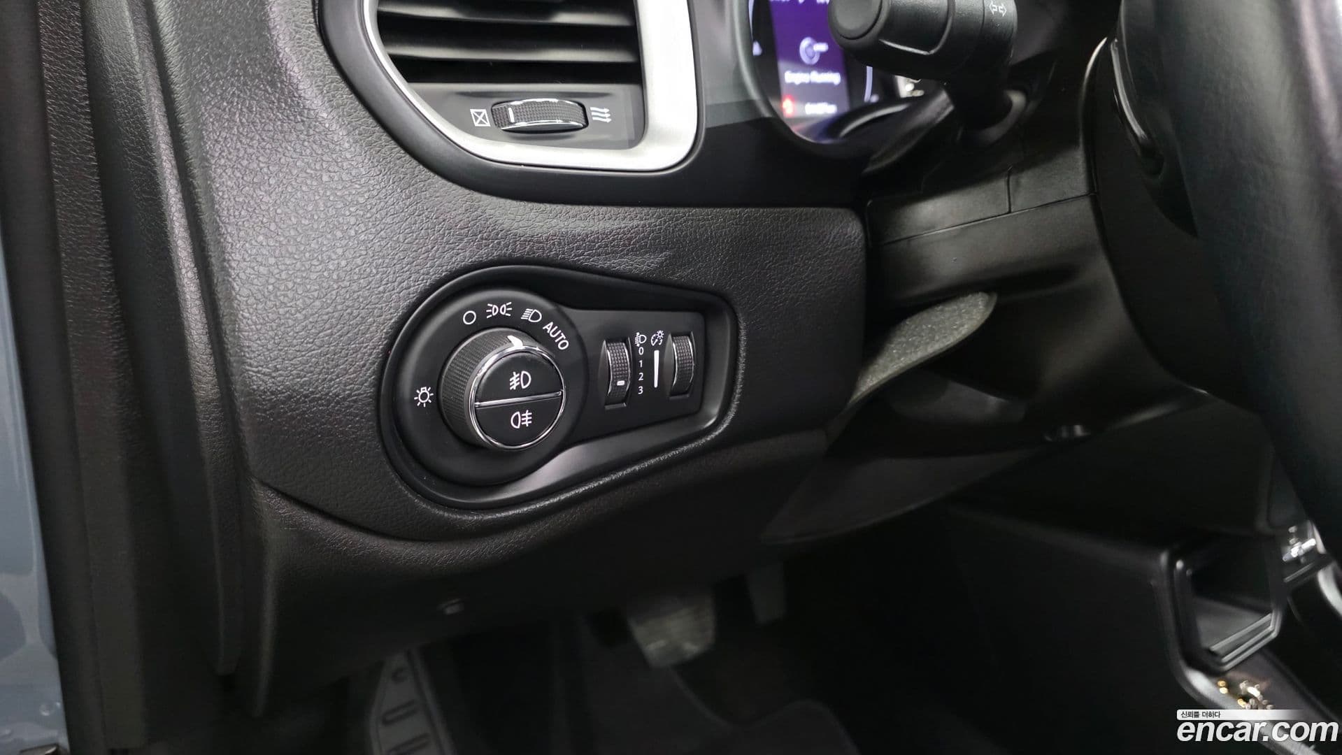 Main__Slider__Photo:Renegade Jeep 2018.10-18