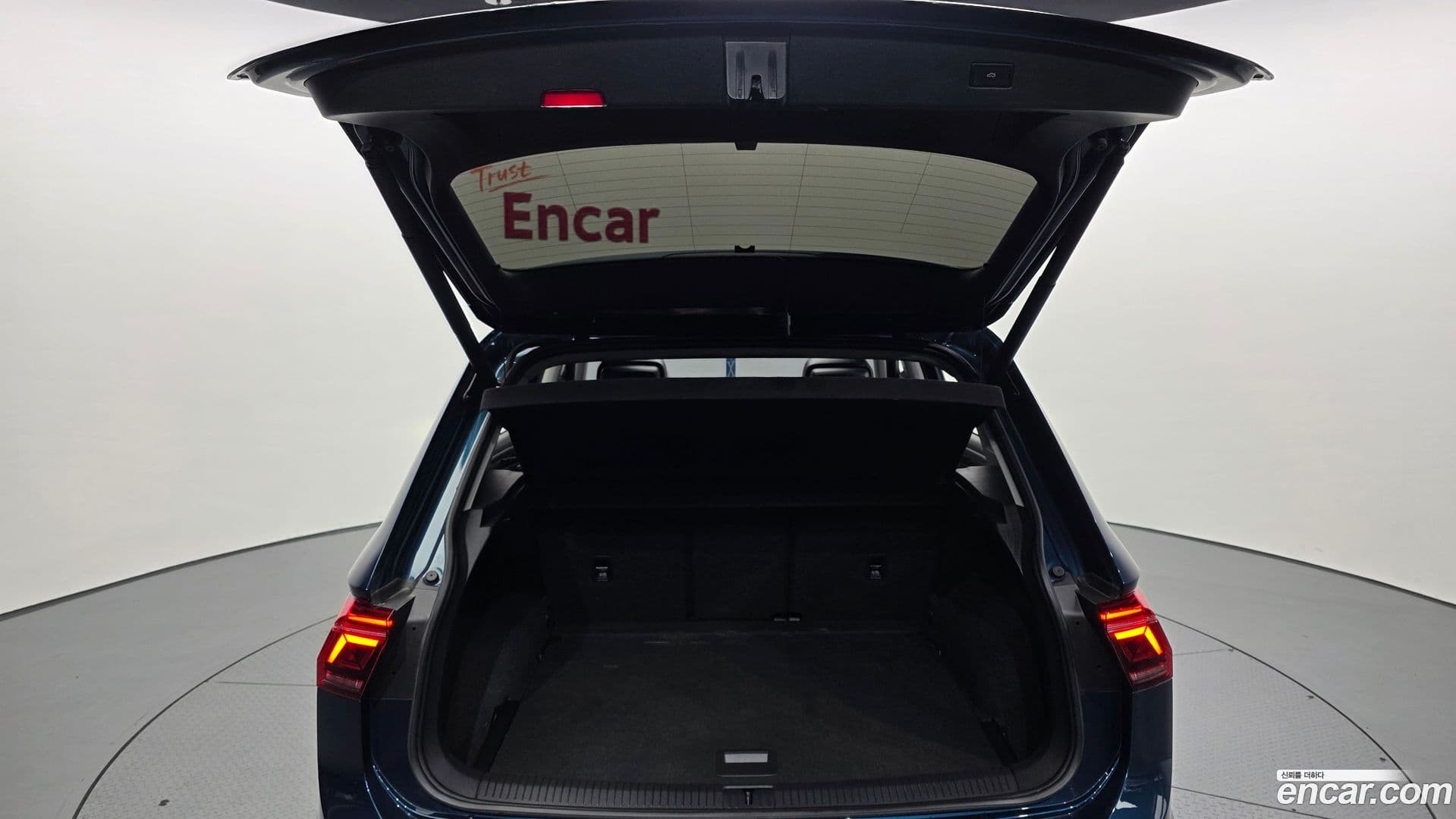 Main__Slider__Photo:Tiguan Volkswagen 2022.11-19