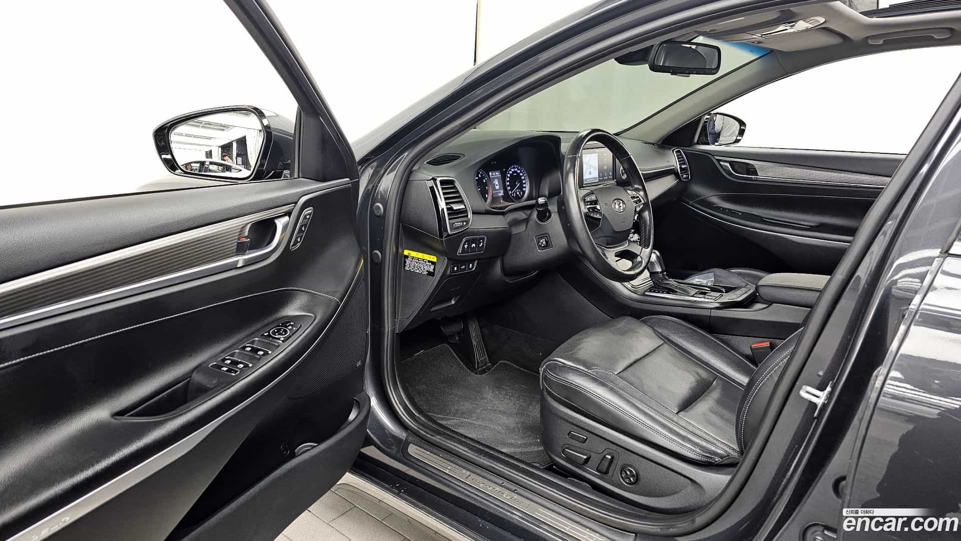 Grandeur Hyundai 2017.2-INNER-010