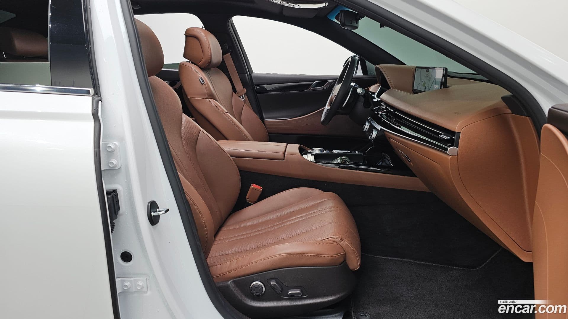 Main__Slider__Photo:G80 Genesis 2022.4-10