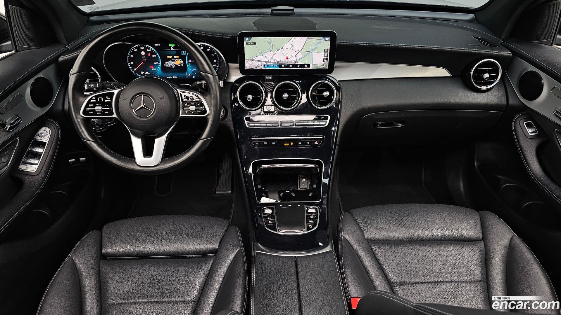 Main__Slider__Photo:GLC-Class Mercedes-Benz 2021.8-6