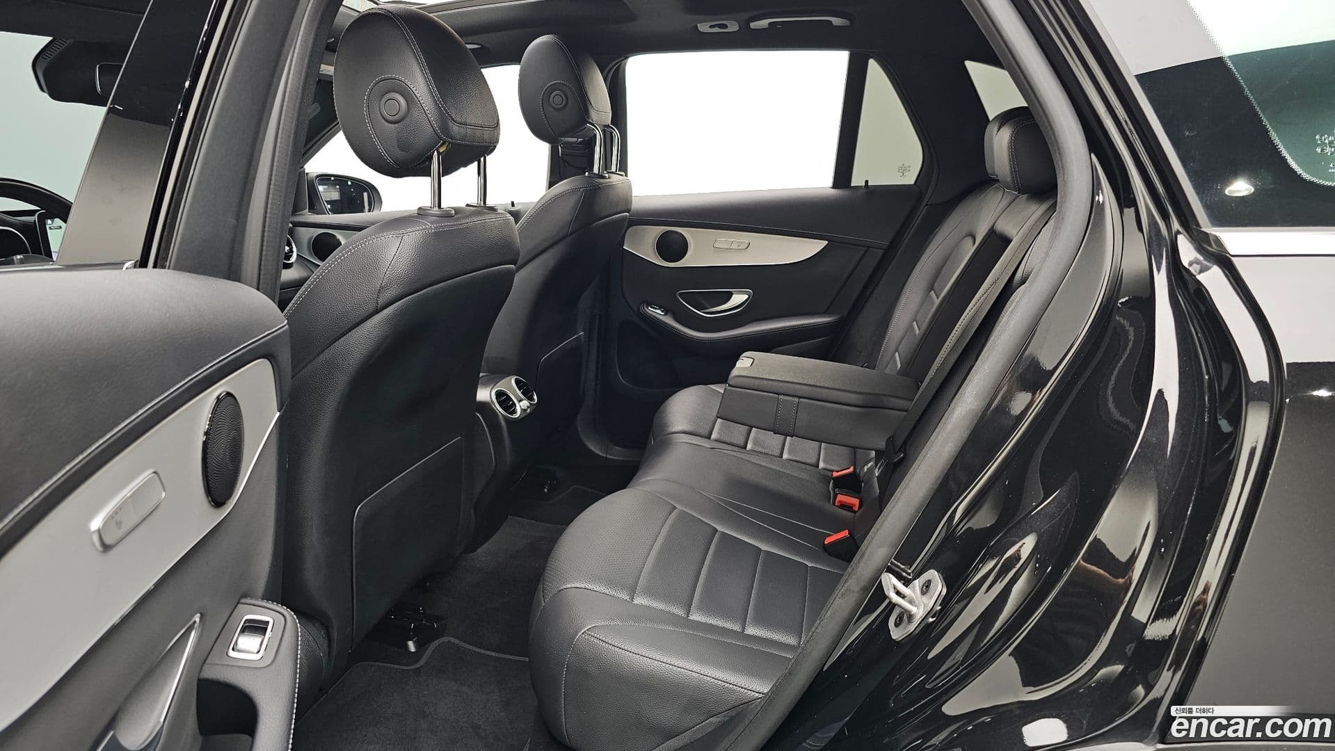 Main__Slider__Photo:GLC-Class Mercedes-Benz 2021.8-11