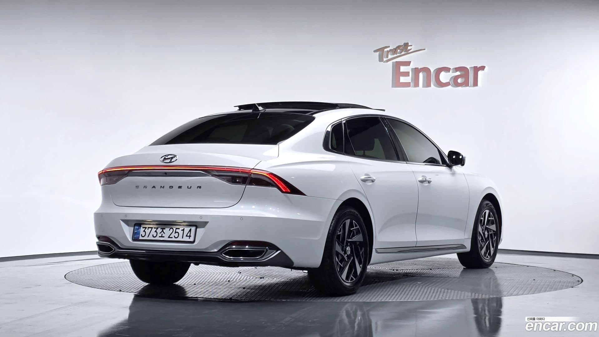 Main__Slider__Photo:Grandeur Hyundai 2022.7-1