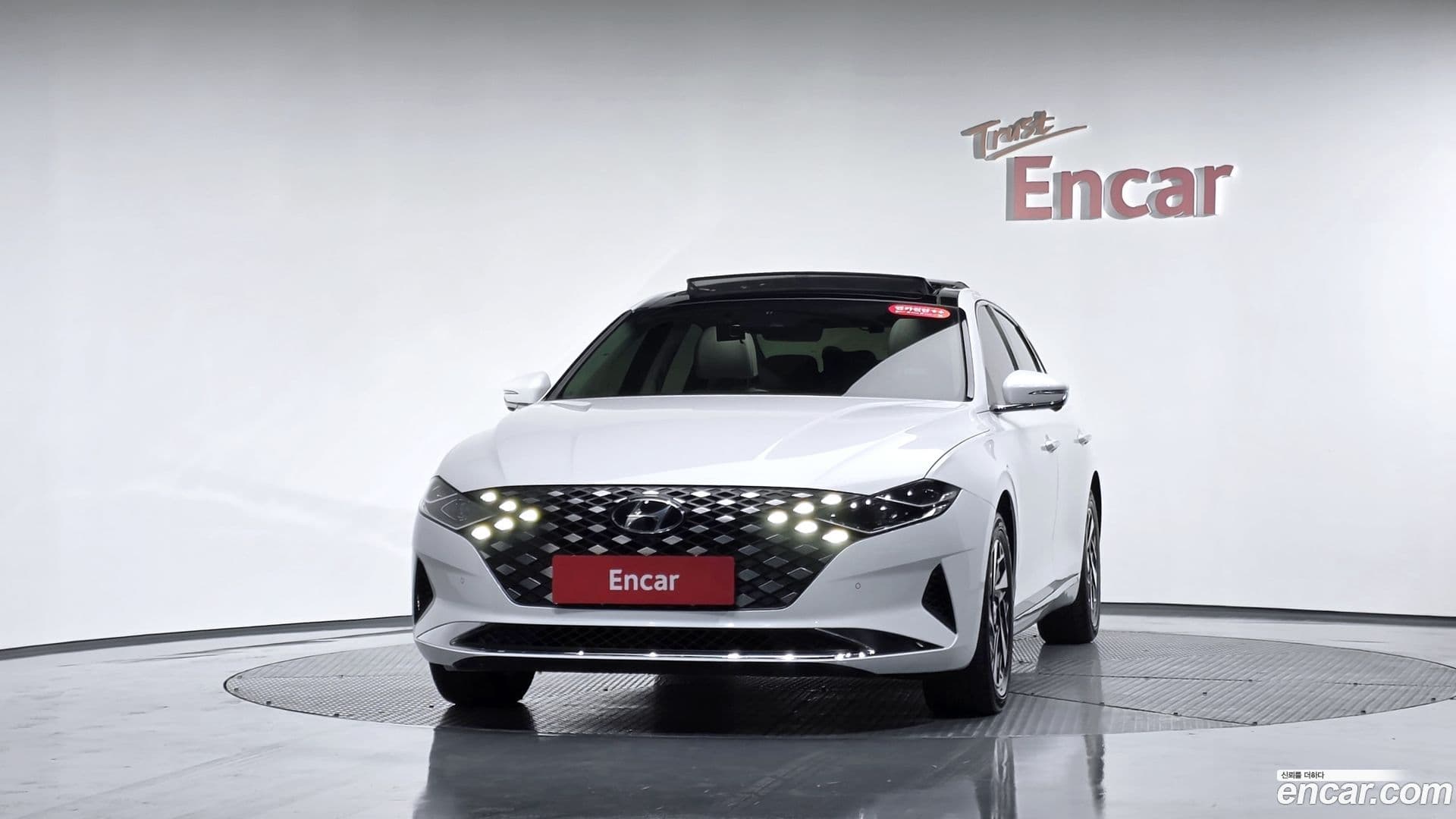 Main__Slider__Photo:Grandeur Hyundai 2022.7-2